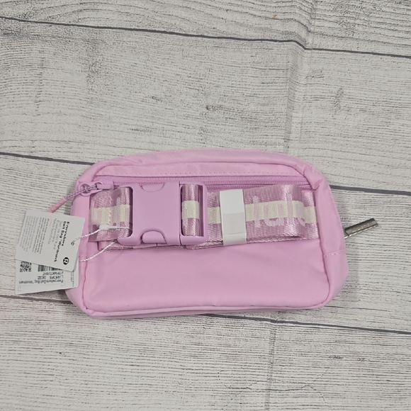 NWT Lululemon Everywhere Wordmark Crossbody Belt Bag 1L - Pink/White - Picture 2 of 5